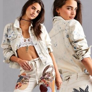 Free People Bohemian Retro Acid Wash Bleached Denim Jean Jacket Size Small NWT